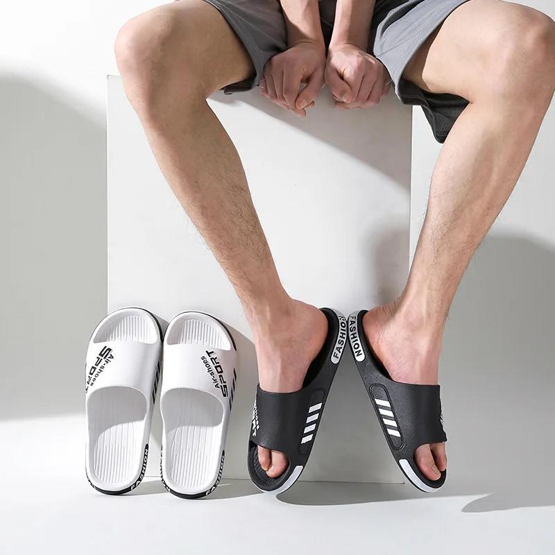 Zapatillas de moda para hombre, chanclas antideslizantes de suela suave de PVC, chanclas informales para playa al aire libre, zapatillas de baño para el hogar, sandalias nuevas para parejas